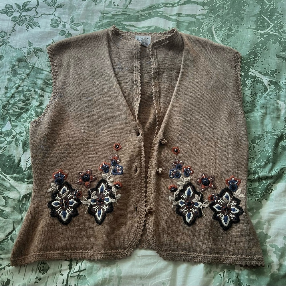 Vintage Koret Floral Embroidered Knit Sweater Vest - Picture 3 of 14